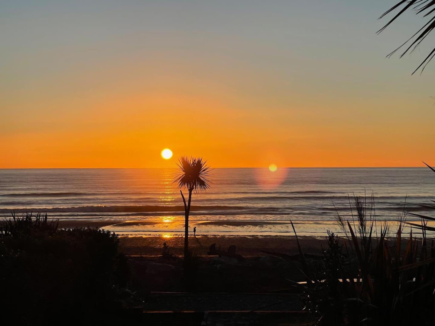 Drifting Sands Beachfront Retreat Hokitika Exterior photo