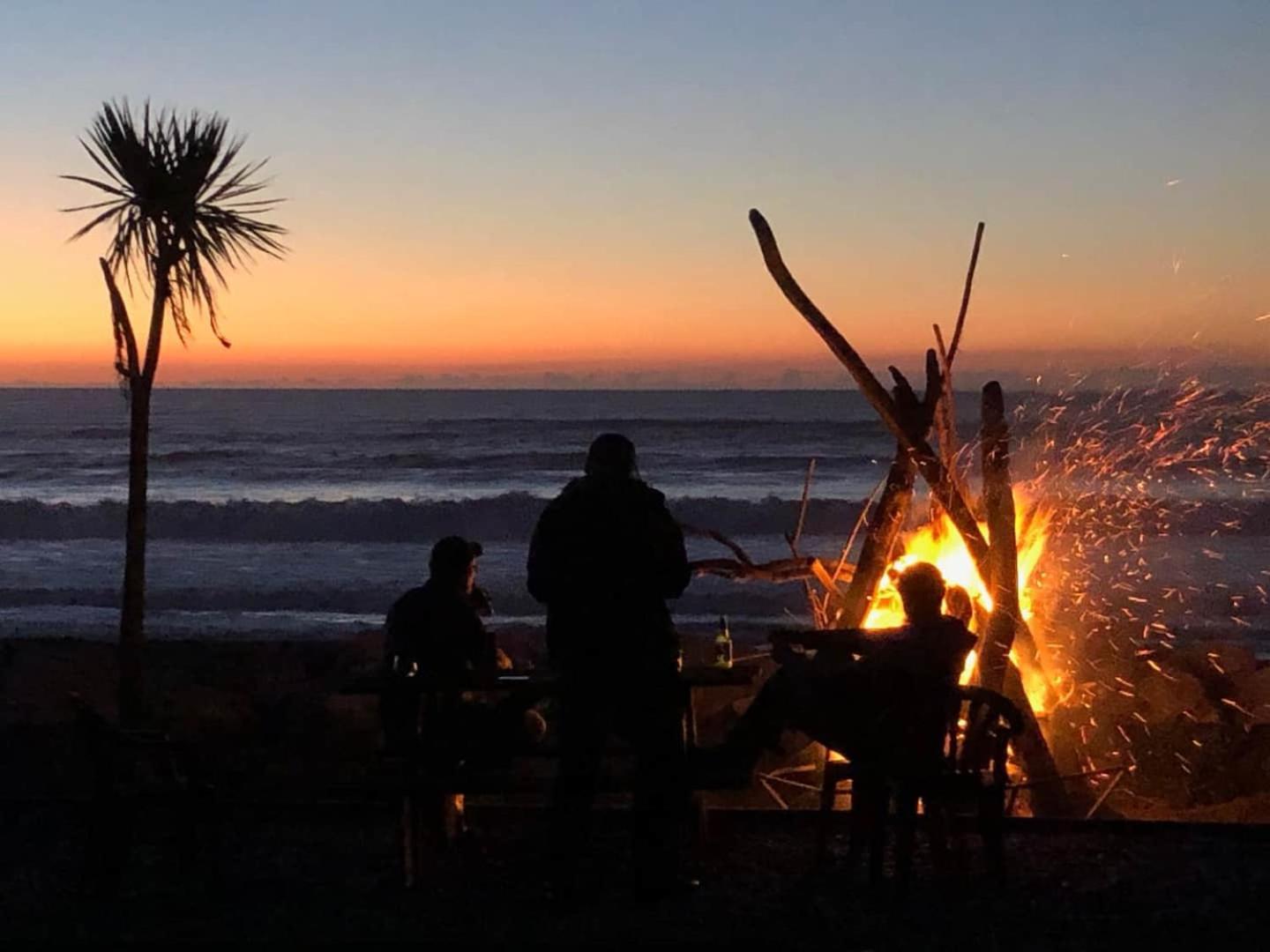Drifting Sands Beachfront Retreat Hokitika Exterior photo