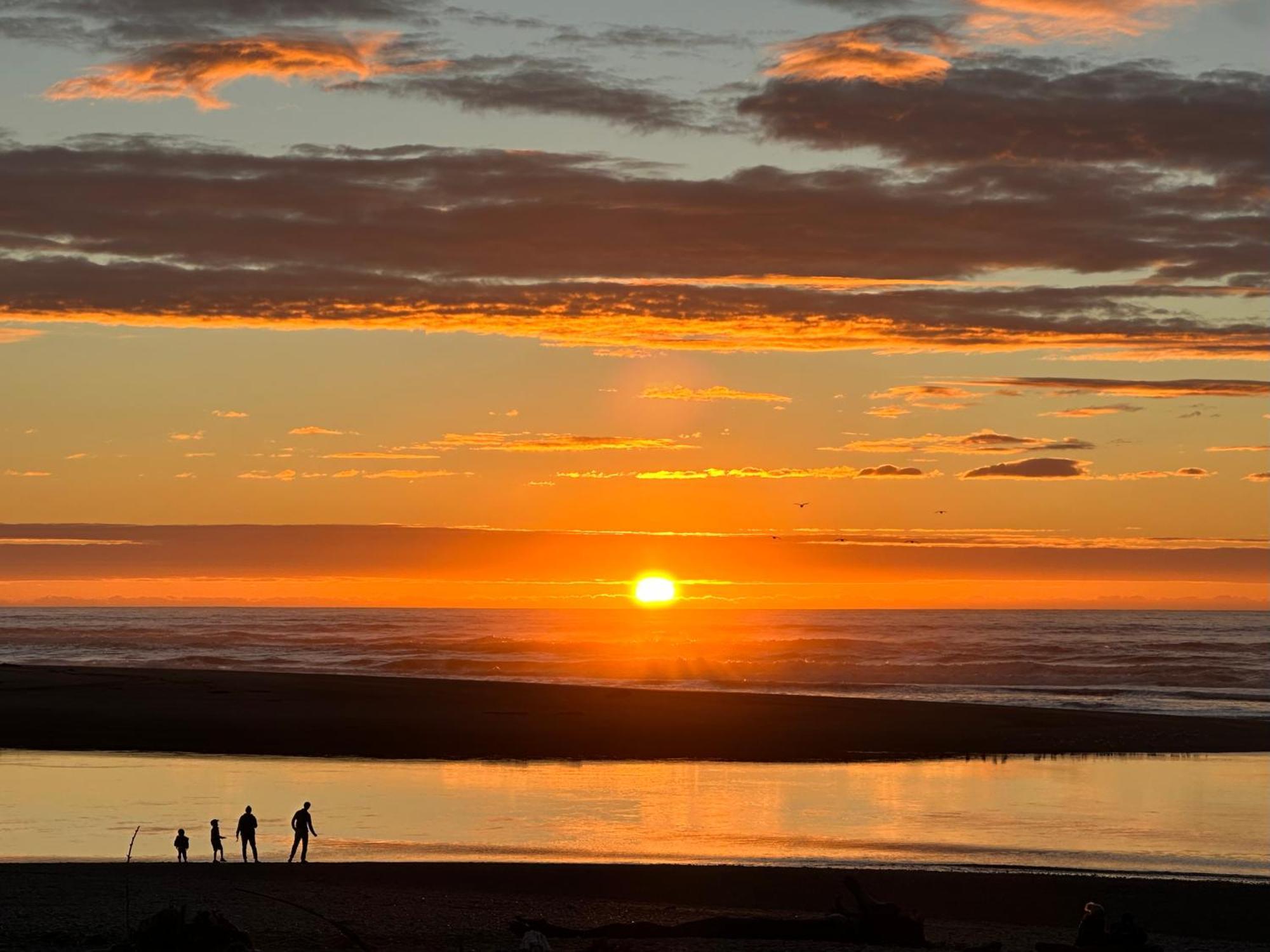 Drifting Sands Beachfront Retreat Hokitika Exterior photo